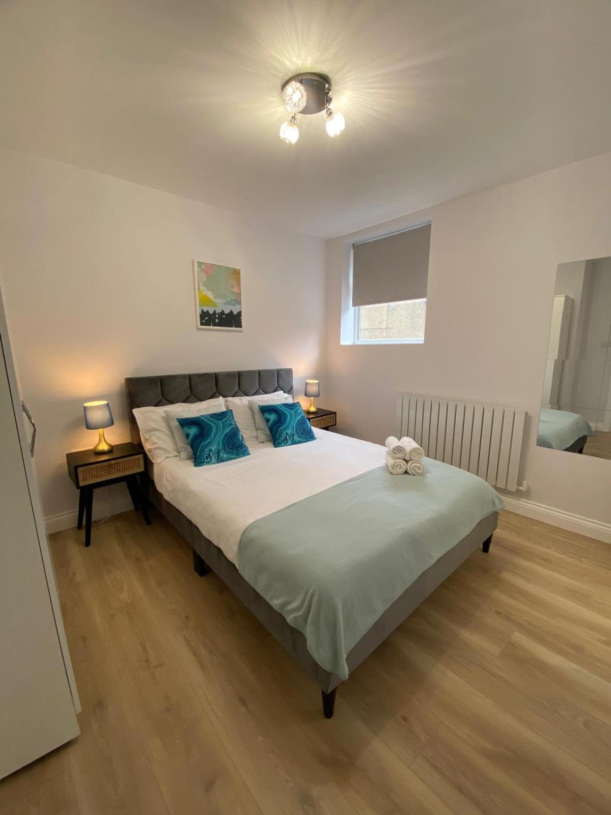 Beautiful Newly Renovated House Sleeps 6 People, Only 12 Minutes By Tube To Oxford Circus Casa de Férias