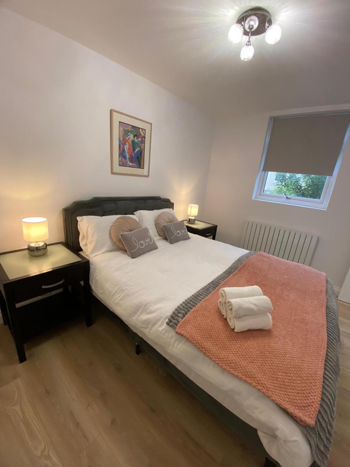 Beautiful Newly Renovated House Sleeps 6 People, Only 12 Minutes By Tube To Oxford Circus Casa de Férias *