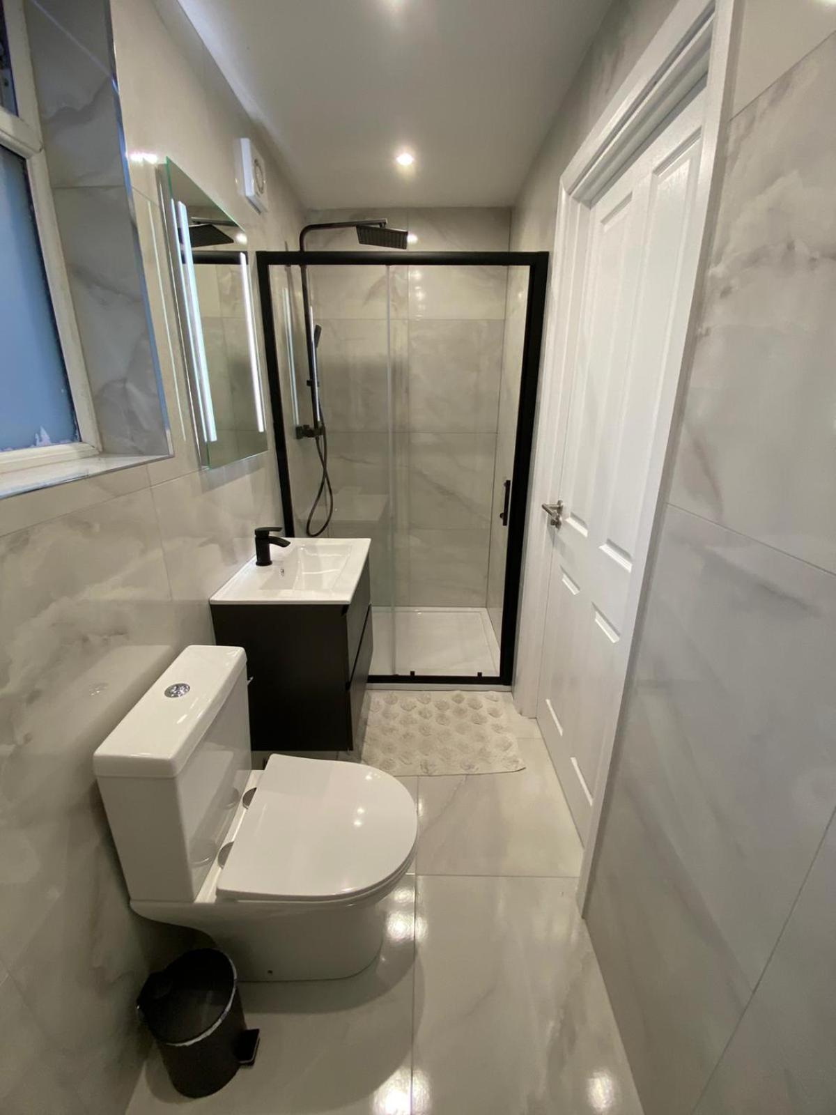 Casa de Férias Beautiful Newly Renovated House Sleeps 6 People, Only 12 Minutes By Tube To Oxford Circus Londres